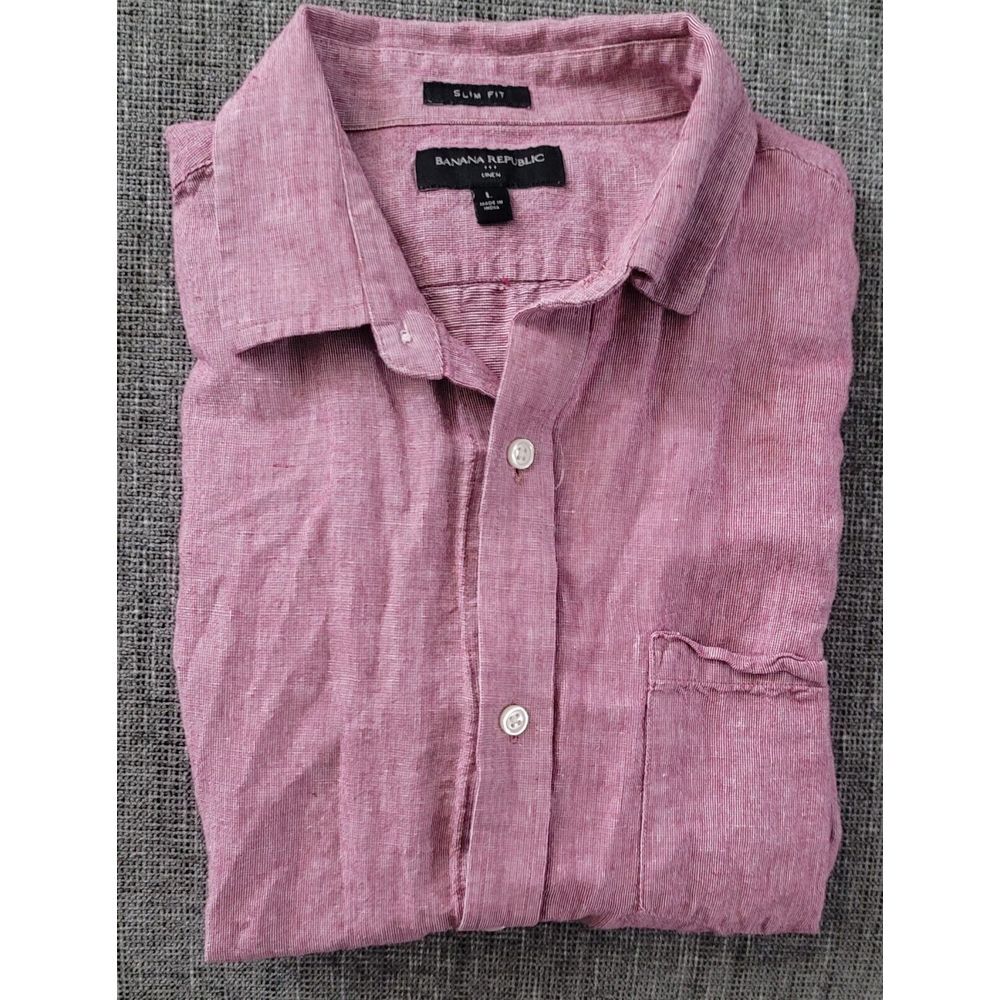 Banana Republic Men's Casual Button-Down Shirt in light red